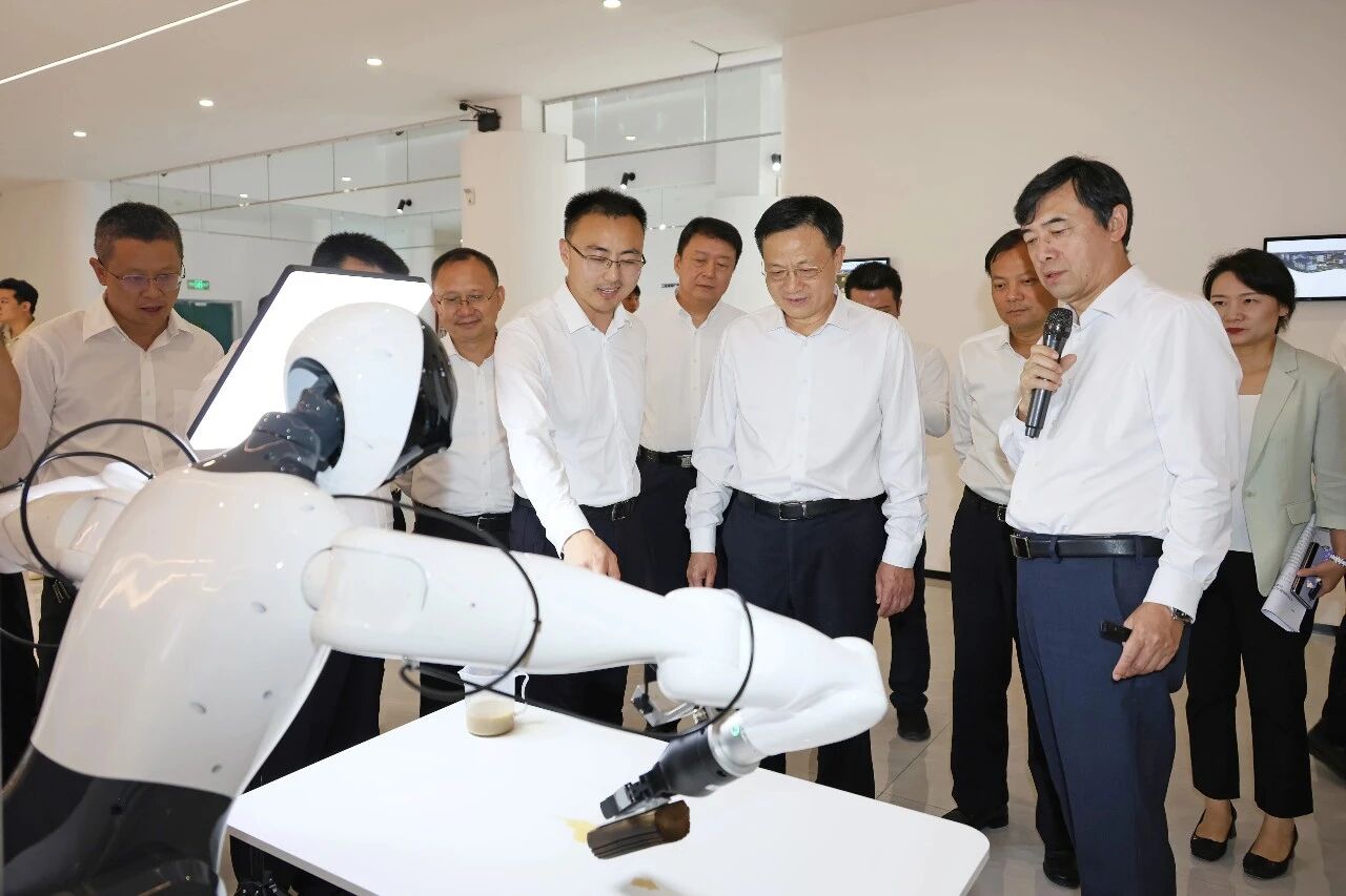 /information/images/2025/09/16/43e0a1bc5020999845b4bb3cd084197a.jpg 长飞5.jpg